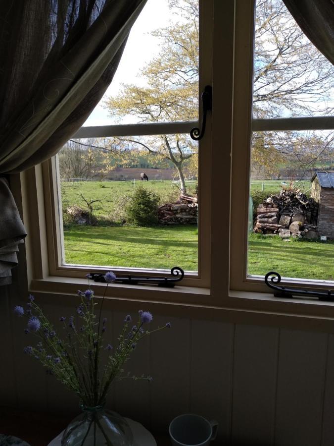 The English Shepherds Hut @ Les Aulnaies Echauffour Екстериор снимка
