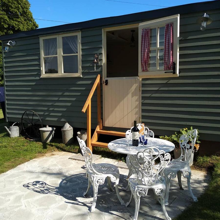 The English Shepherds Hut @ Les Aulnaies Echauffour Екстериор снимка