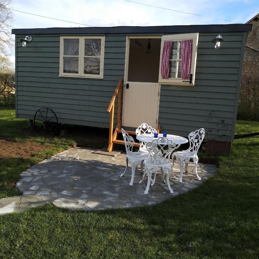 The English Shepherds Hut @ Les Aulnaies Echauffour Екстериор снимка